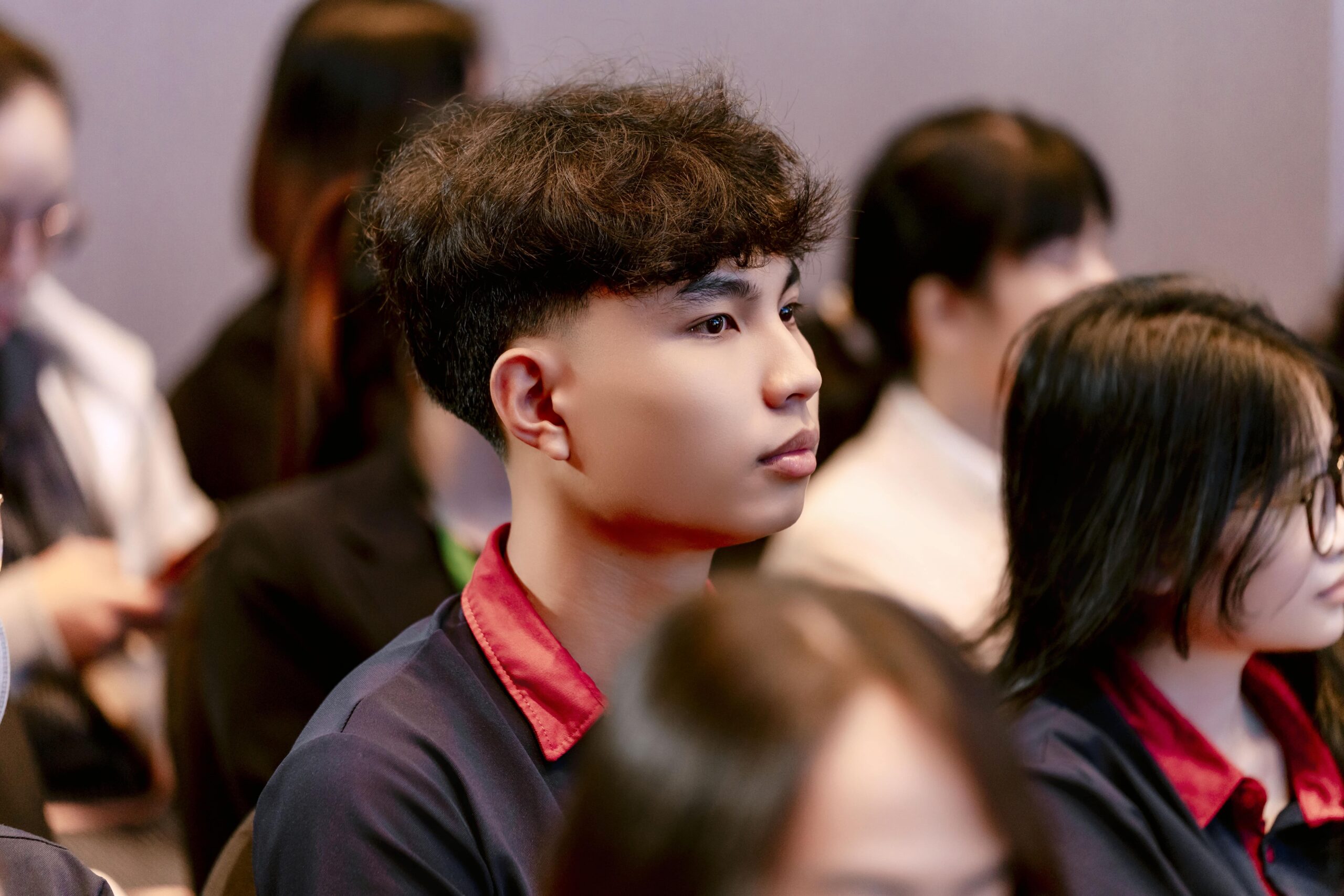 Thông qua đó, sinh viên phát triển kỹ năng nghề nghiệp, tư duy quản lý, khả năng giao tiếp đa văn hóa và tinh thần phục vụ chuyên nghiệp, những yếu tố cần thiết để khẳng định bản thân trong thị trường lao động quốc tế năng động. 