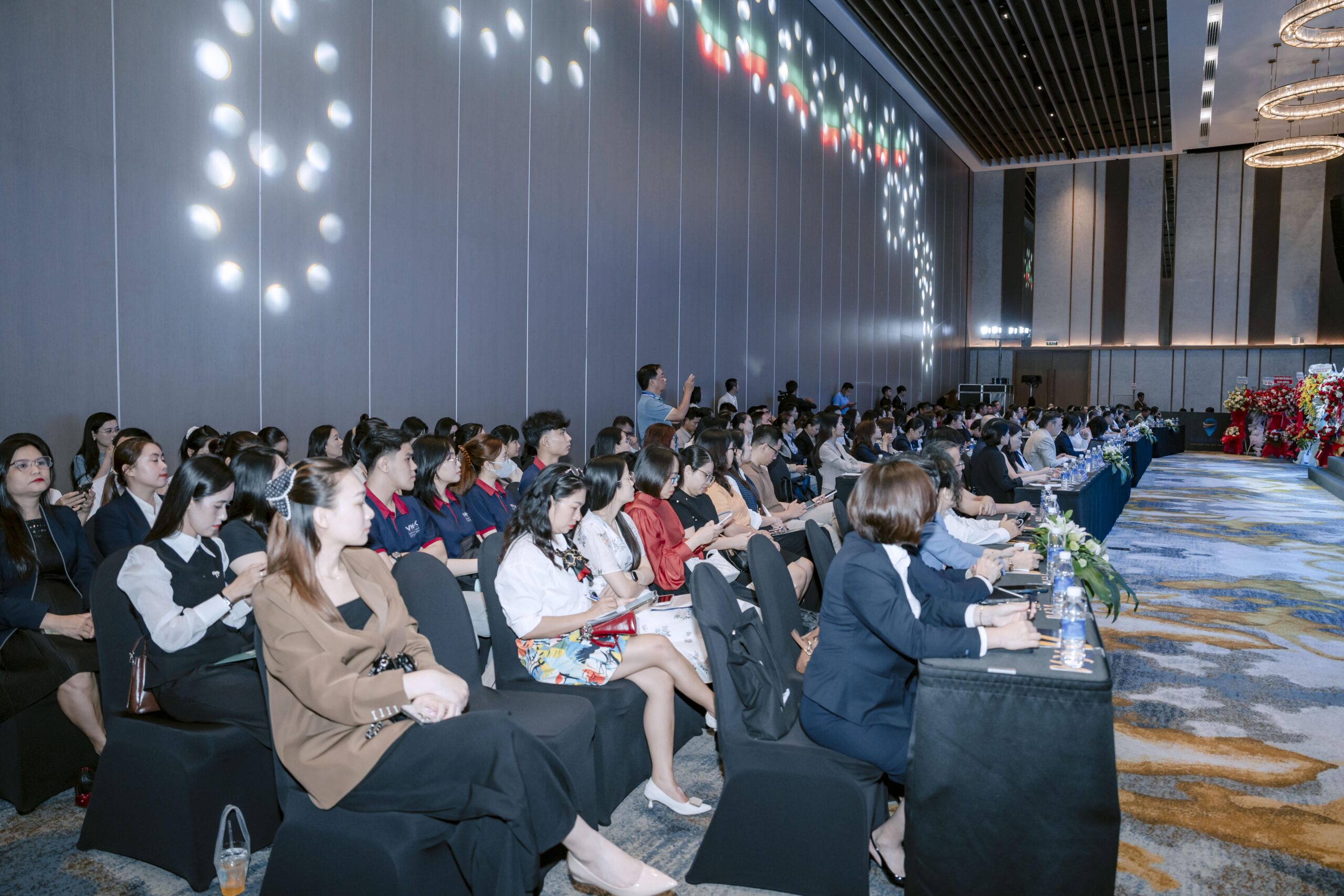 Tìm hiểu thêm về chương trình Quản trị Khách sạn tại VNUK: 