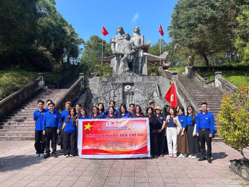 sinh-vien-vnuk-ve-nguon