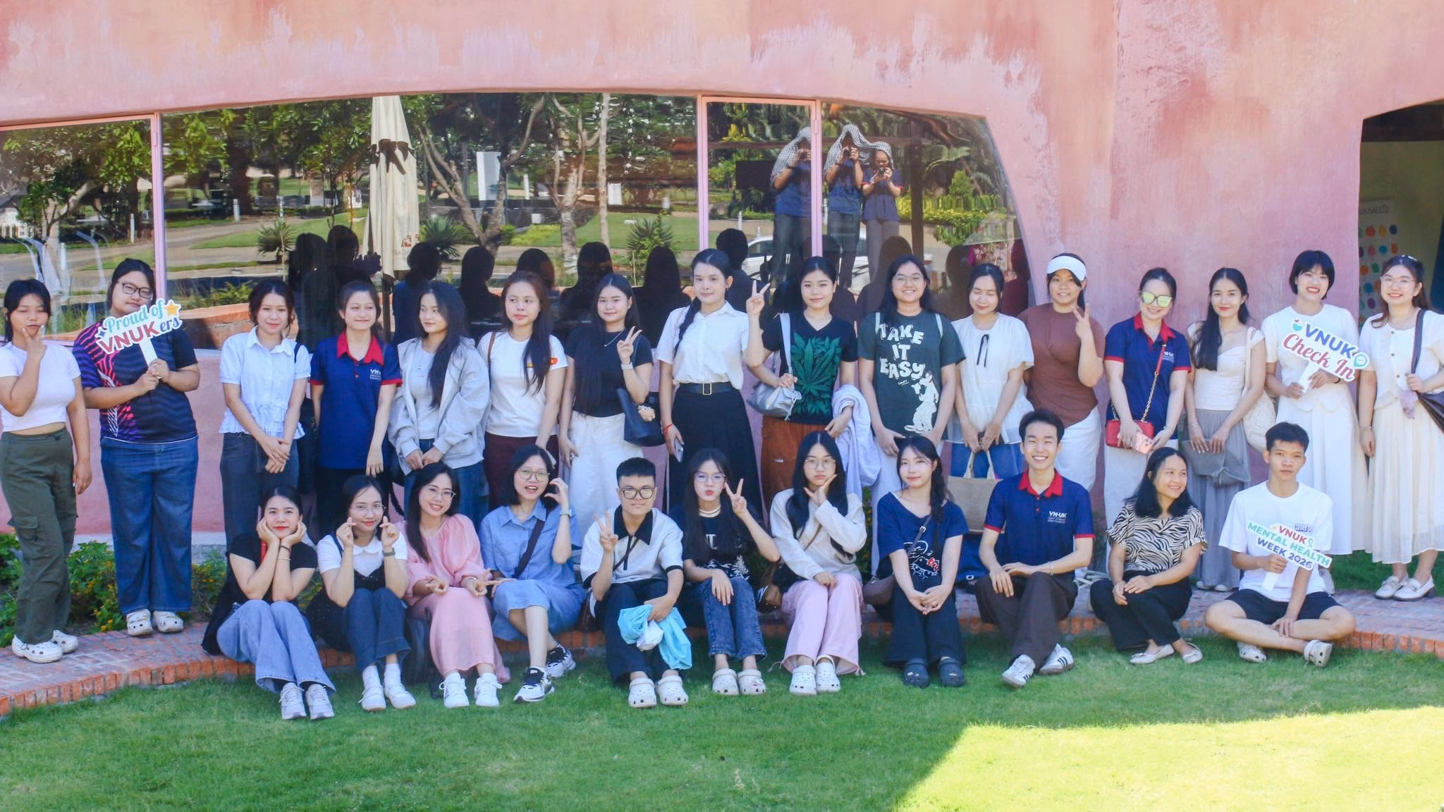 VNUK Mental Health Week 2026: Lan tỏa sự thấu cảm qua trải nghiệm ngôn ngữ ký hiệu